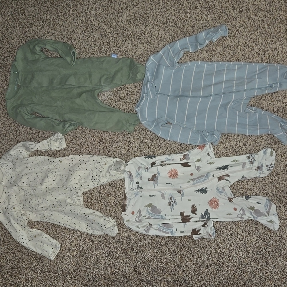 Bundle: 4 sz NB Unisex Footie Pajamas - Magnetic Me x2, Carter's x2
